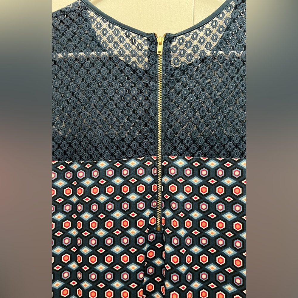 Sleeveless color-block dress - Picture 5 of 12